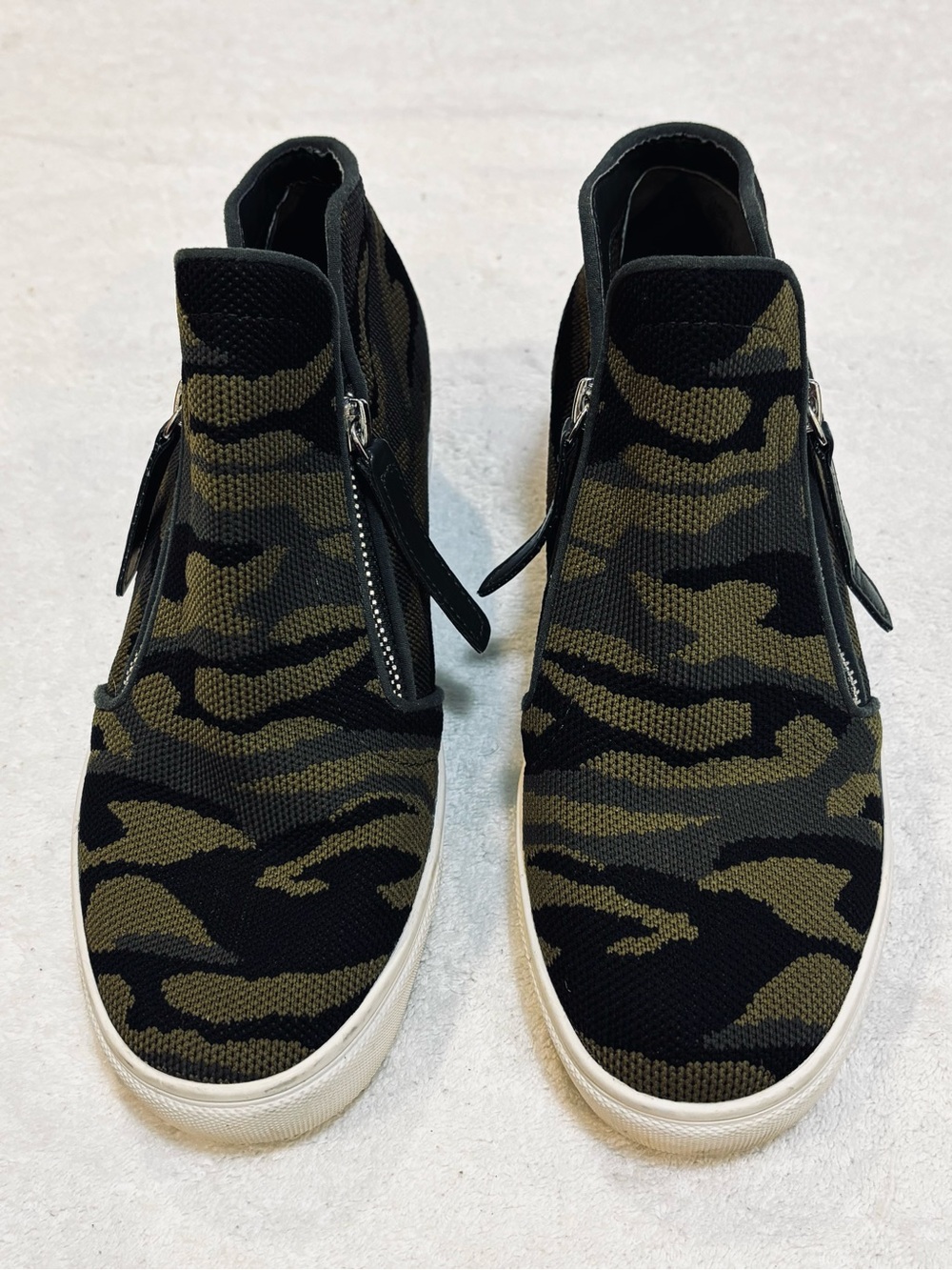 Almost Brand New - Steve Madden Mid Top Combat Sneakers - Size 8M - Box 84